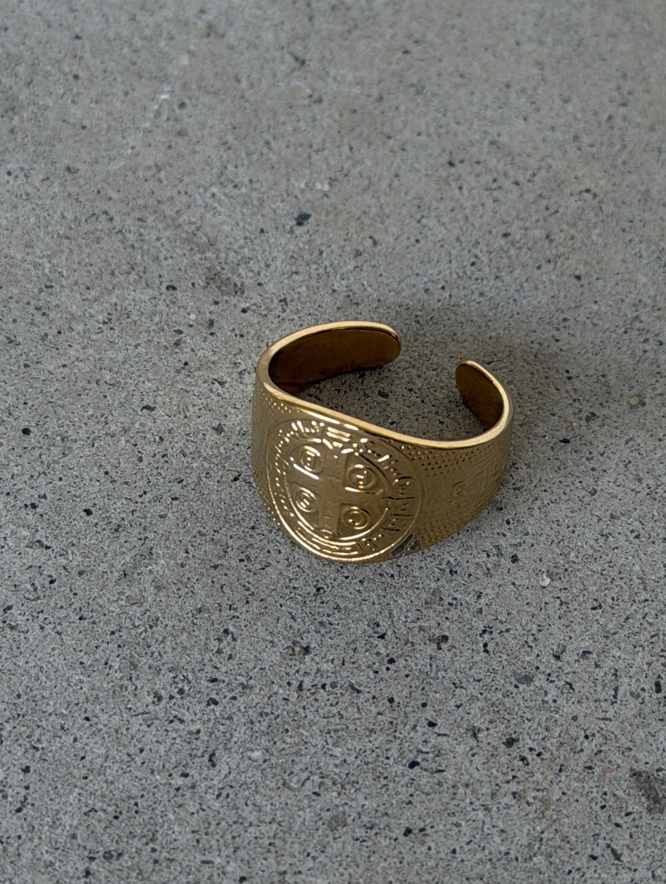 Anel Crist Dourado
