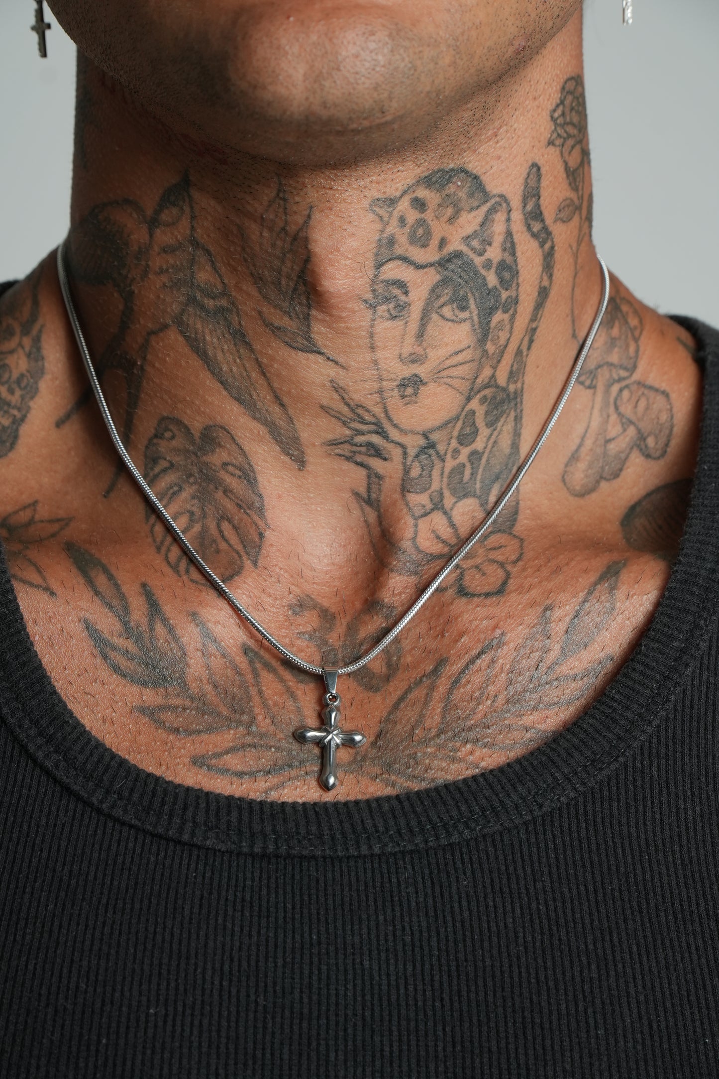 Colar Cruz de aço inoxidável