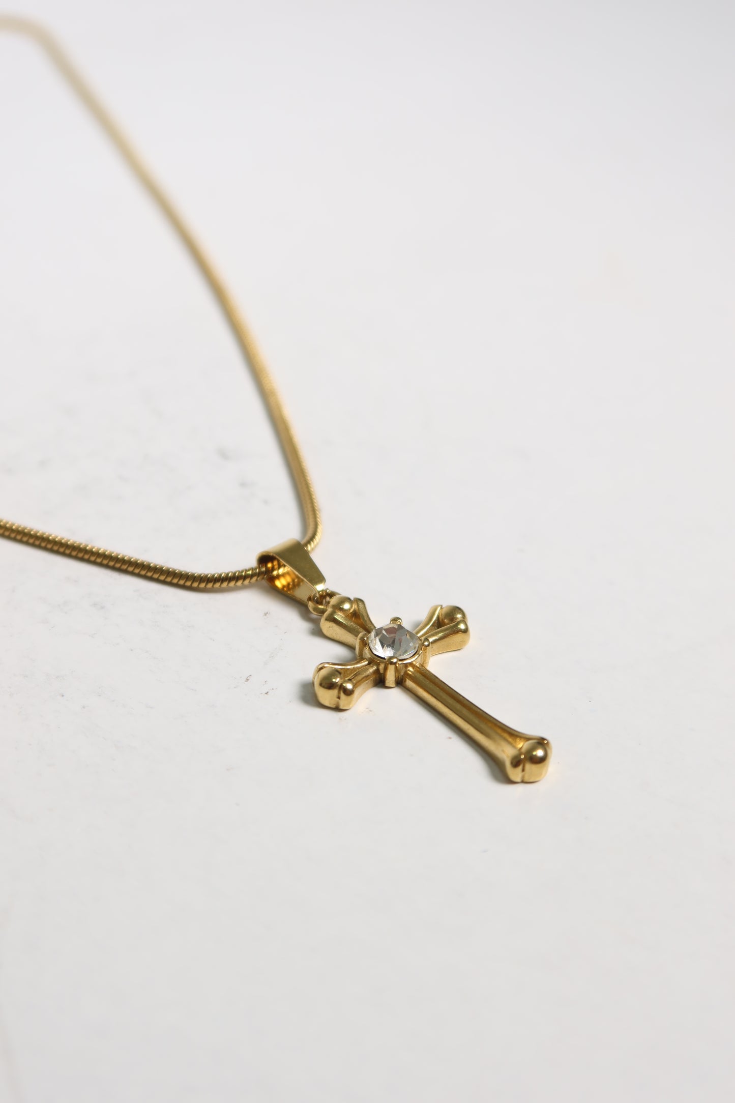 Colar Cruz Zircônia de Aço Inoxidável Dourado