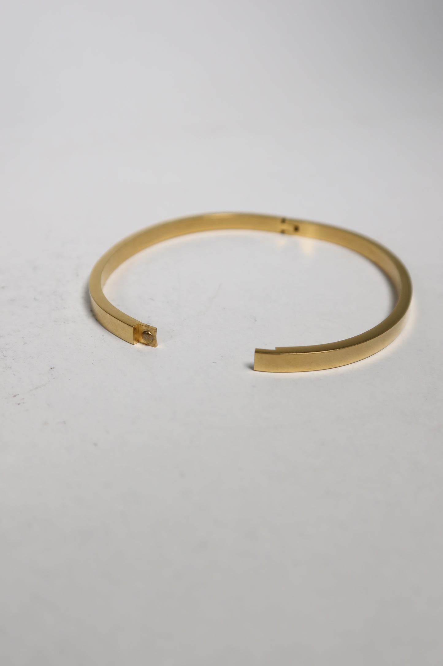 Bracelete Slim de Aço Inoxidável Dourado
