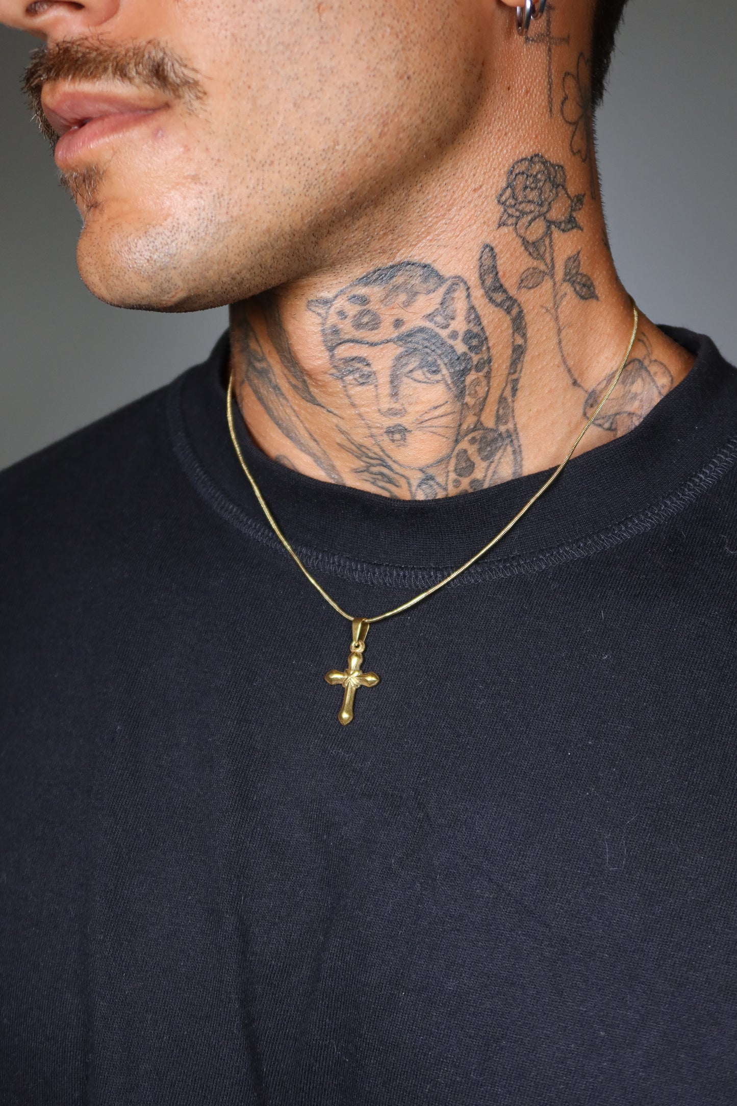 Colar Straight em Aço inoxidável Dourado