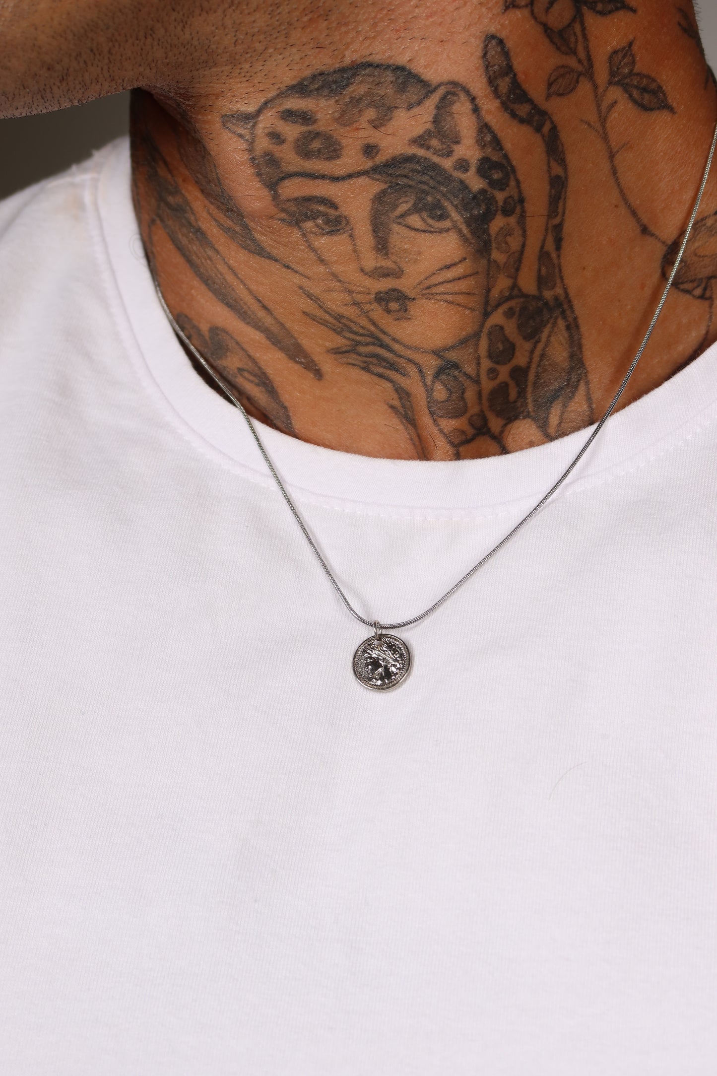 Colar Coin de Aço Inoxidável